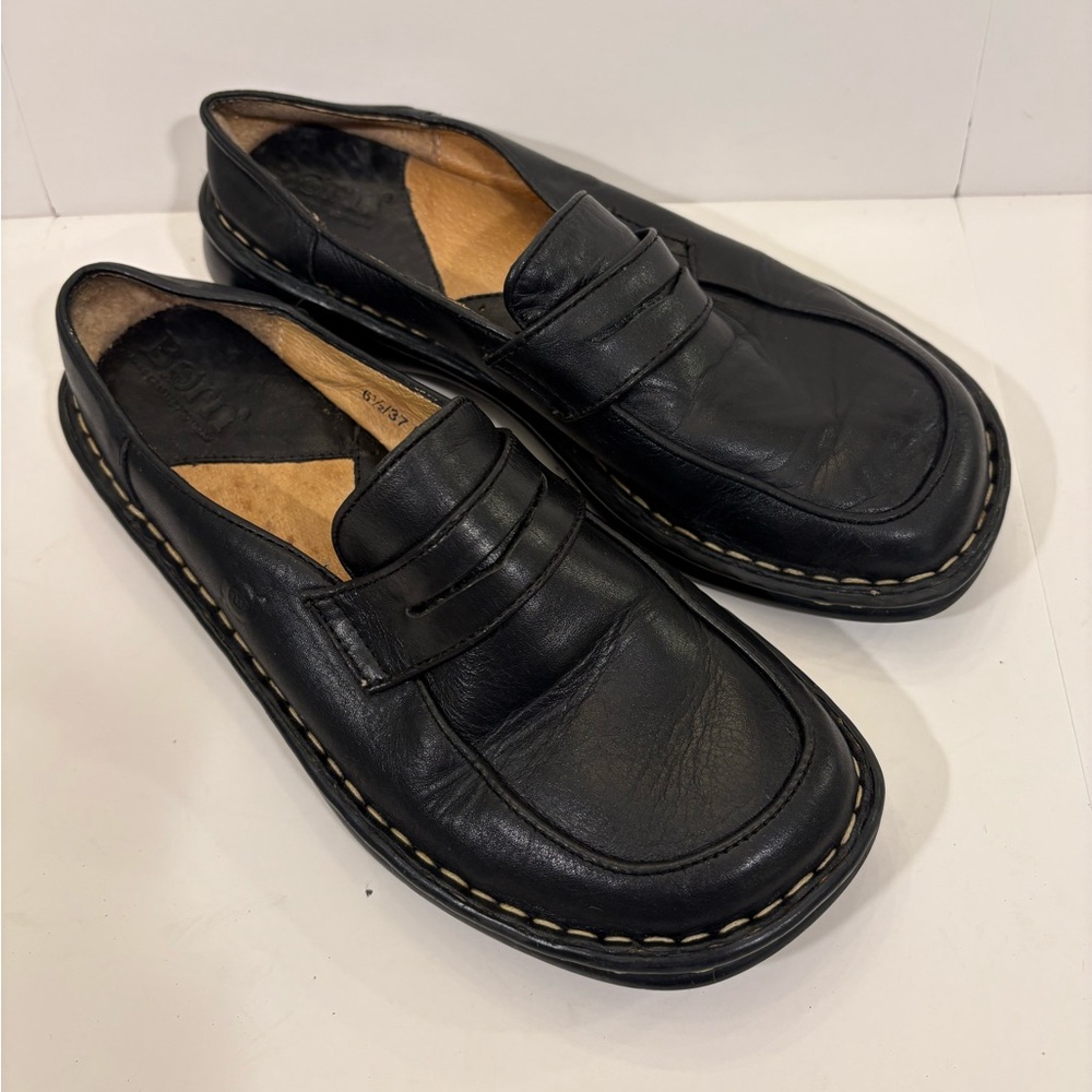Born BOHO Classic Black Leather Loafers
0519
